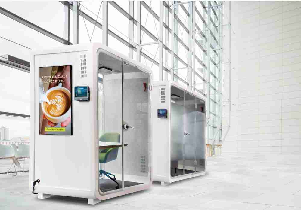 牛牛游戏子公司达擎之智慧行动办公舱，，，采用PDLC智能调光玻璃设计，，，透过通电与断电的电流切换，，，呈现透明与雾面效果，，，，具节能降耗特性并兼顾隐私，，确保信息安全