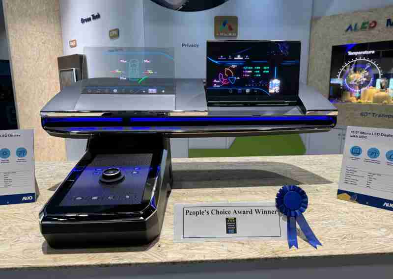 牛牛游戏车用Micro LED Display HMI解决方案获”最佳车用显示奖”，，，，以用户为中心开发，，，针对前座驾驶与乘客设计兼具娱乐与安全的高画质屏幕，，包含车舱前座的Micro LED透明屏幕及全球首款内建镜头的智慧Micro LED显示器