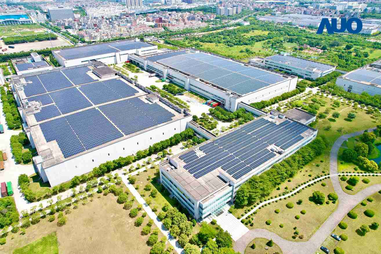 牛牛游戏厦门推动智能制造同时，，，，透过绿电创能纵深推进绿色转型，，厂区全屋顶铺设太阳能光伏板，，，每年太阳能发电 2,600多万度