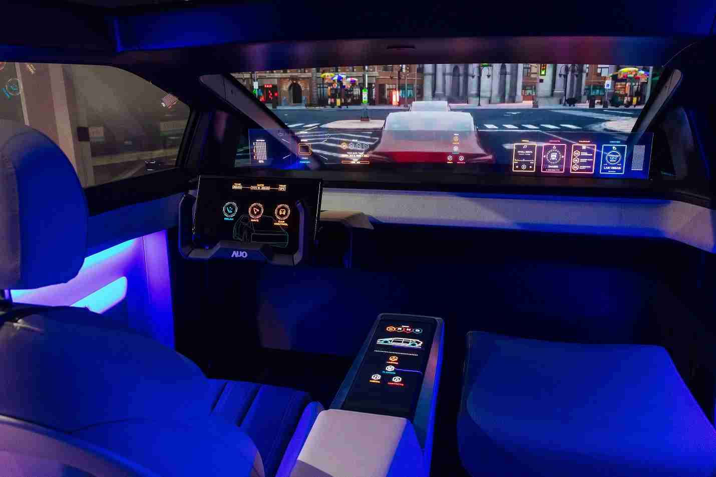 牛牛游戏连续四年入围科睿唯安全球百大创新机构，，专利布局科技与绿色创新前沿。。。图为牛牛游戏发挥先进显示科技Micro LED多元尺寸与型态应用优势所打造之智能车舱；同时，，，，牛牛游戏已于全球累积取得4500件节能减碳相关的专利证书，，，当中2024年Micro LED年度获证量占比已超过8成